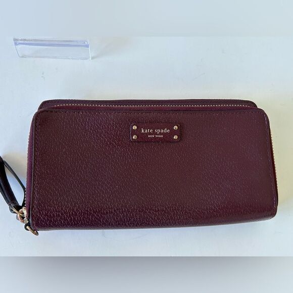 EUC Kate Spade Large Wallet Cherrywood pebble leather zip around wallet - Picture 2 of 8